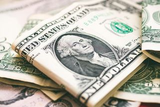 Komentář: Dolar čeká postupné oslabování. Pocítí dedolarizaci i vnitřní dluh - Seznam Zprávy